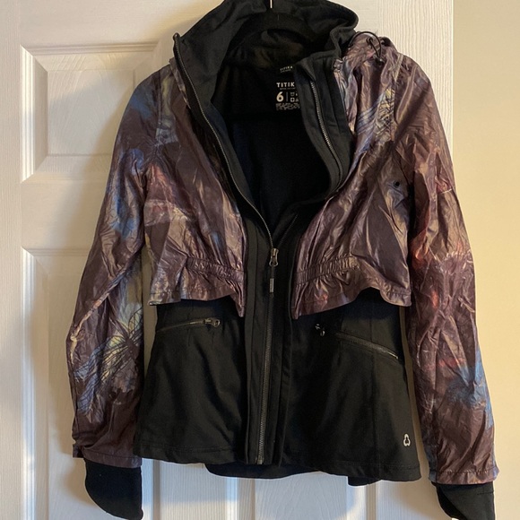 Titika sweater with removable top layer. - Picture 1 of 5